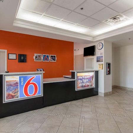 Motel 6-San Antonio, Tx - Downtown - Alamo Dome Bagian luar foto