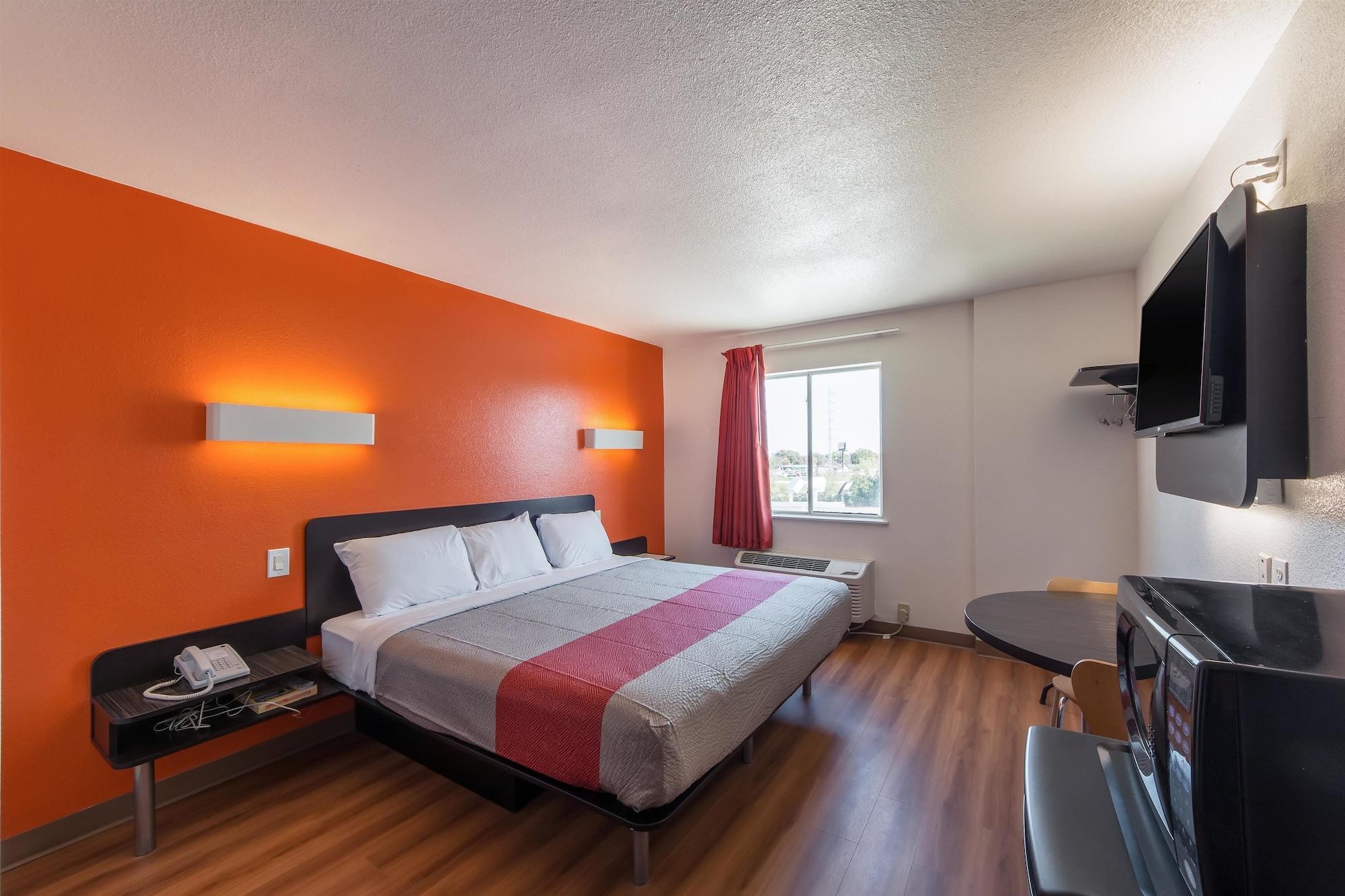 Motel 6-San Antonio, Tx - Downtown - Alamo Dome Bagian luar foto