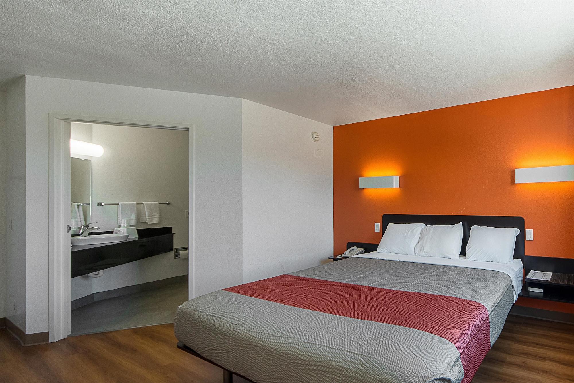 Motel 6-San Antonio, Tx - Downtown - Alamo Dome Bagian luar foto