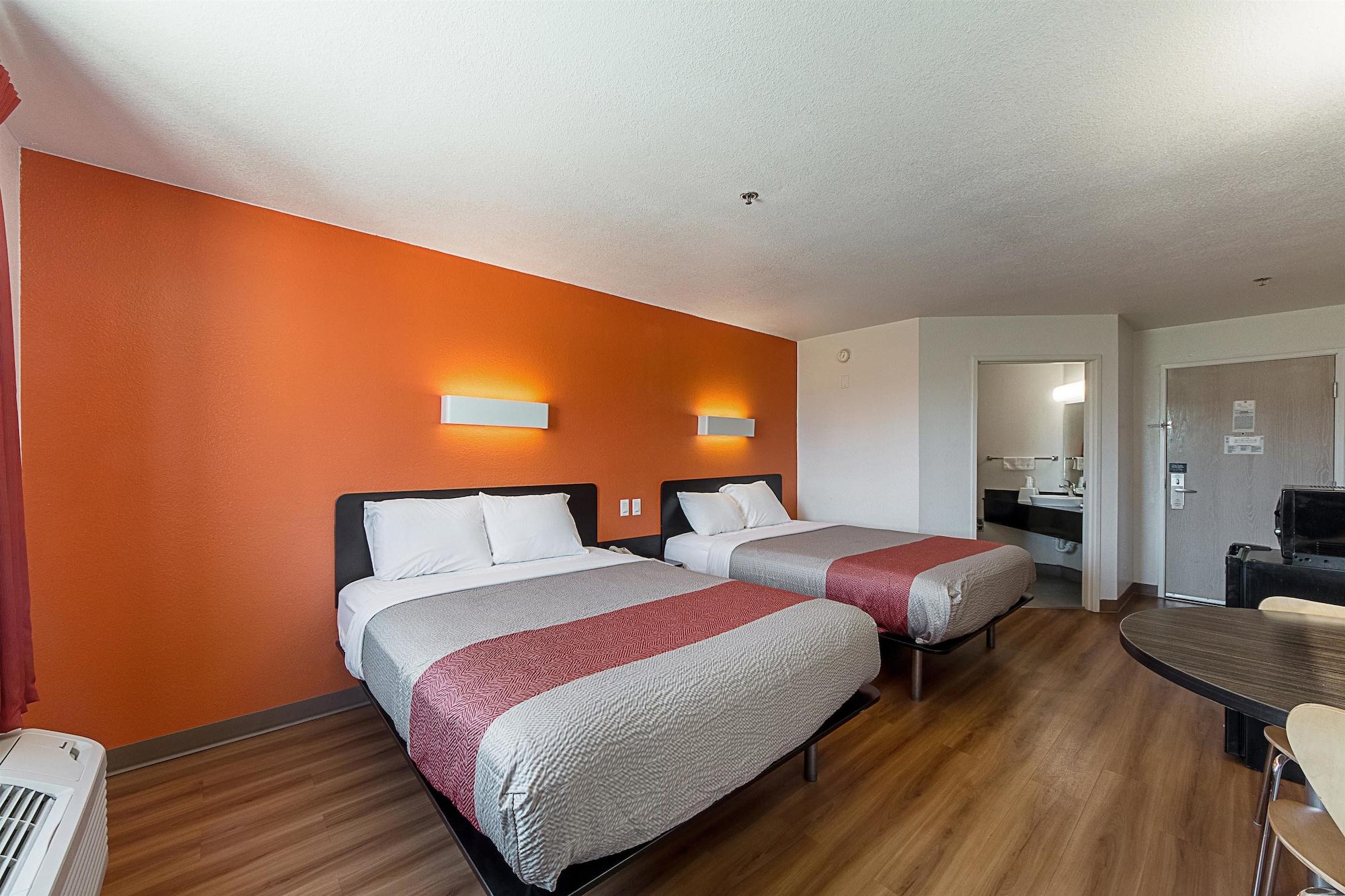 Motel 6-San Antonio, Tx - Downtown - Alamo Dome Bagian luar foto