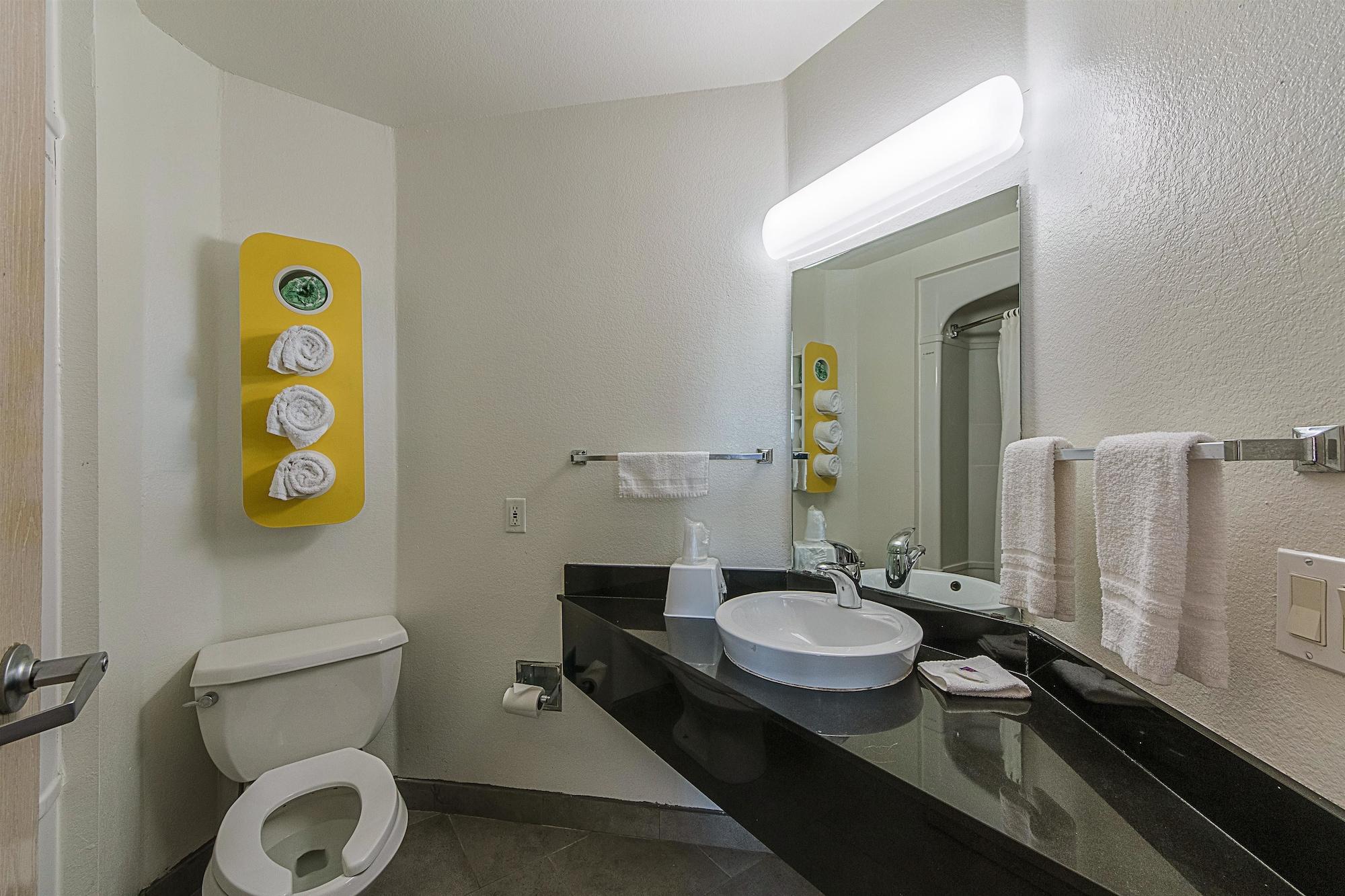 Motel 6-San Antonio, Tx - Downtown - Alamo Dome Bagian luar foto