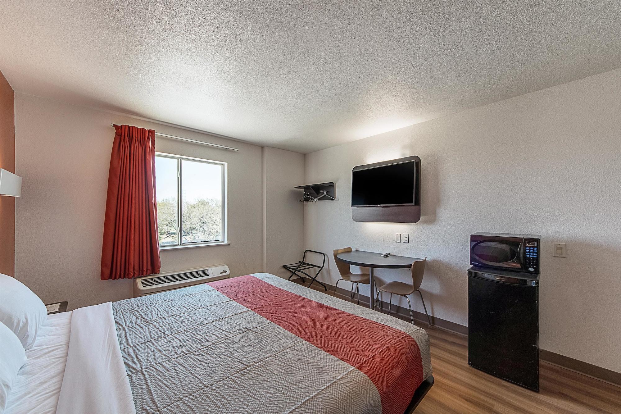 Motel 6-San Antonio, Tx - Downtown - Alamo Dome Bagian luar foto