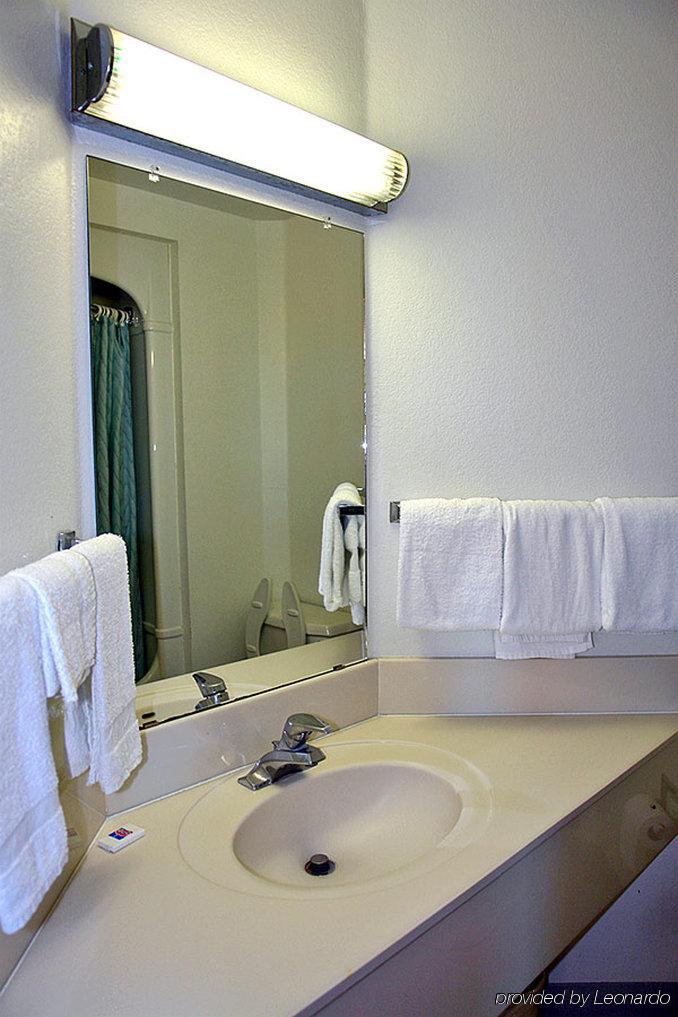 Motel 6-San Antonio, Tx - Downtown - Alamo Dome Bagian luar foto