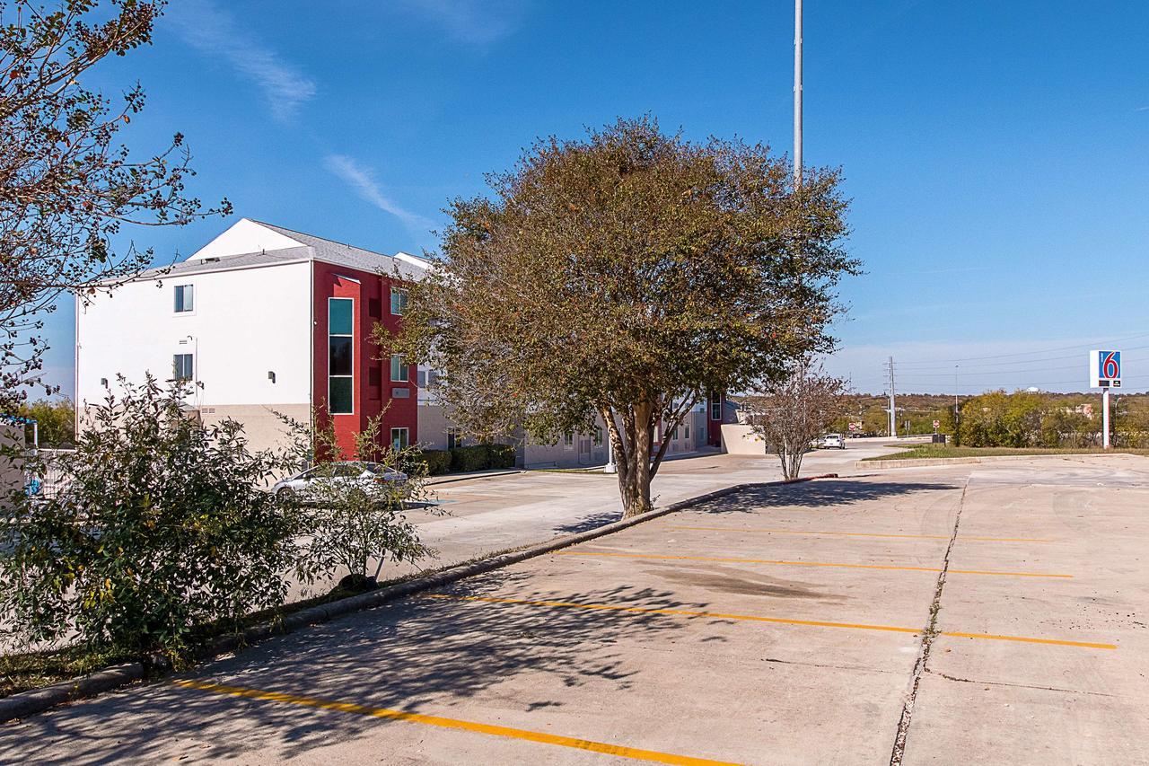 Motel 6-San Antonio, Tx - Downtown - Alamo Dome Bagian luar foto
