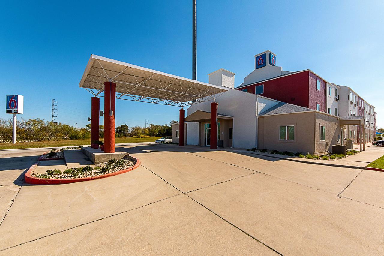 Motel 6-San Antonio, Tx - Downtown - Alamo Dome Bagian luar foto