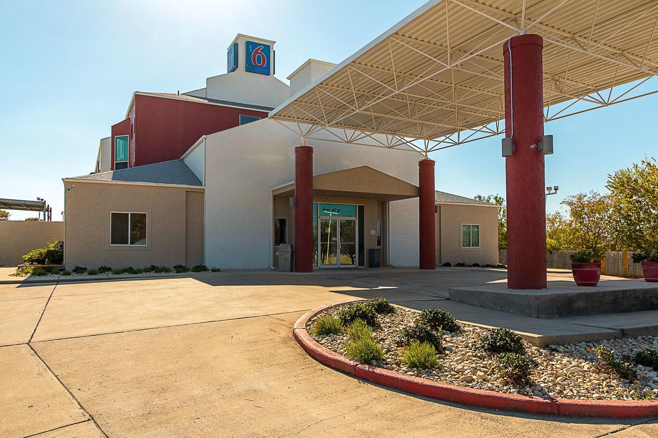 Motel 6-San Antonio, Tx - Downtown - Alamo Dome Bagian luar foto