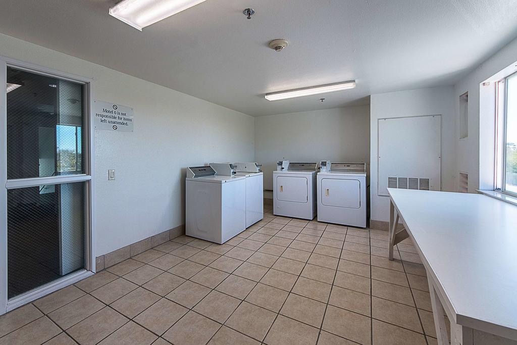 Motel 6-San Antonio, Tx - Downtown - Alamo Dome Bagian luar foto