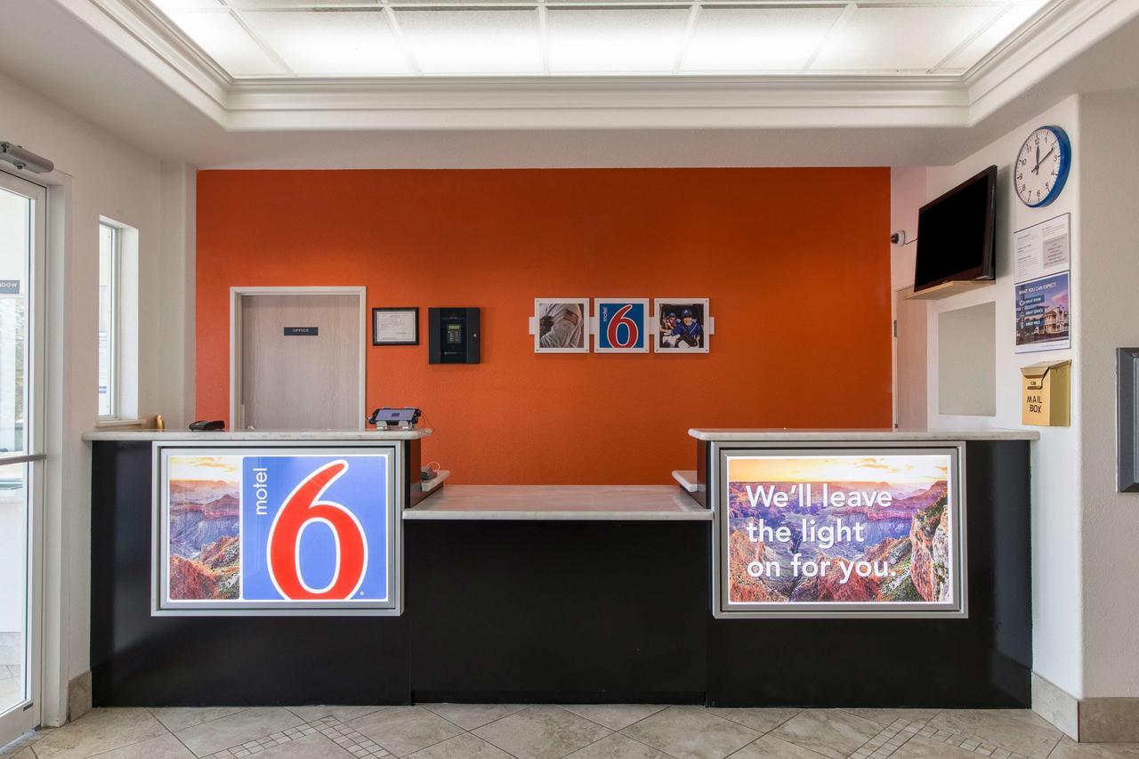 Motel 6-San Antonio, Tx - Downtown - Alamo Dome Bagian luar foto