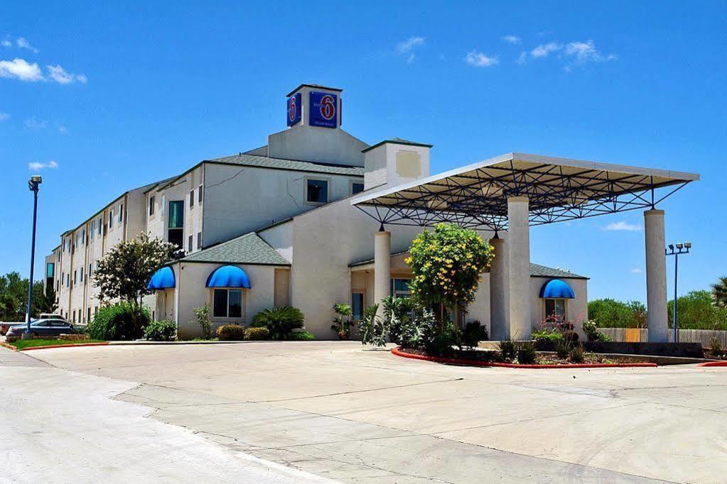 Motel 6-San Antonio, Tx - Downtown - Alamo Dome Bagian luar foto