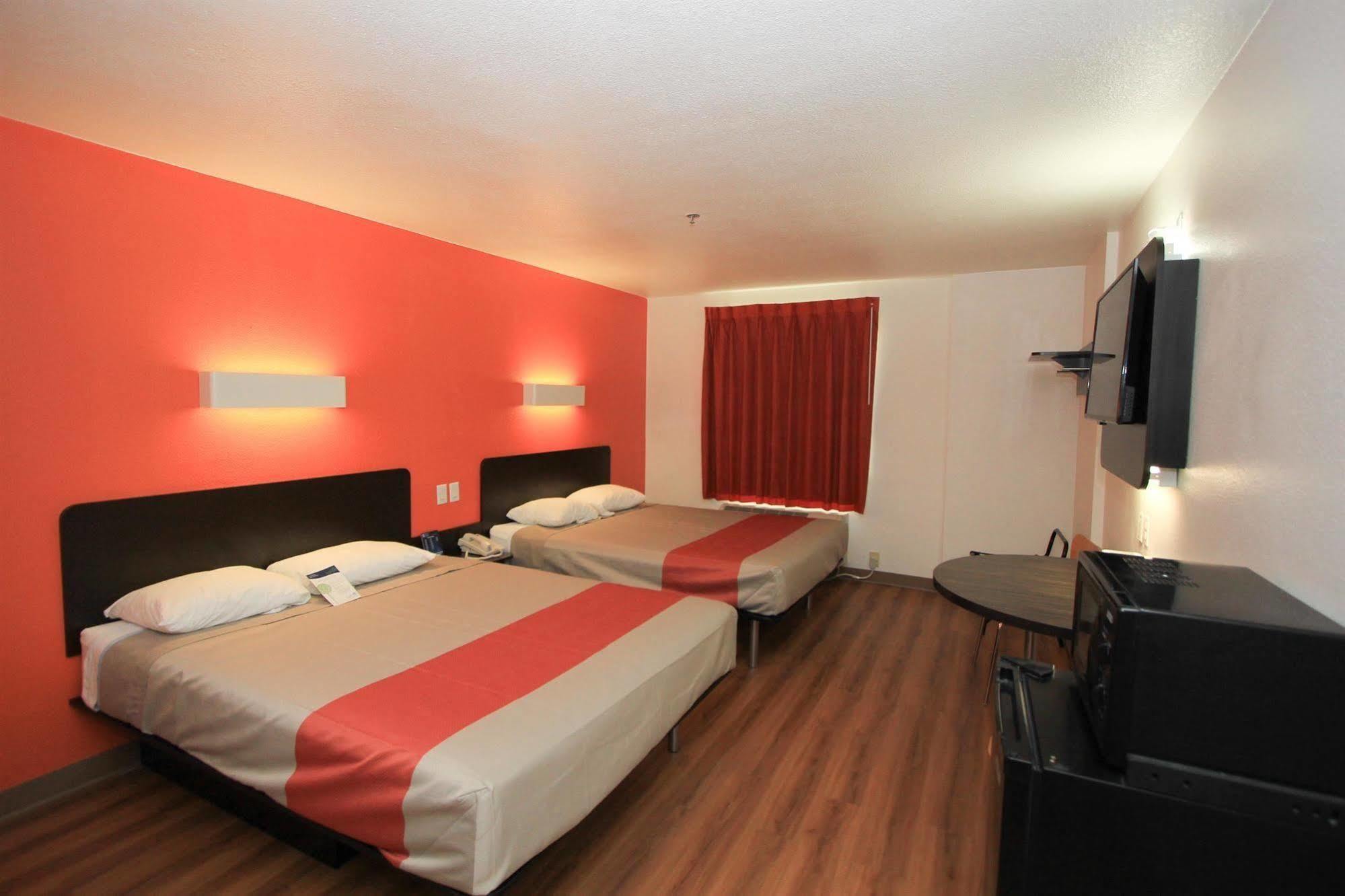 Motel 6-San Antonio, Tx - Downtown - Alamo Dome Bagian luar foto