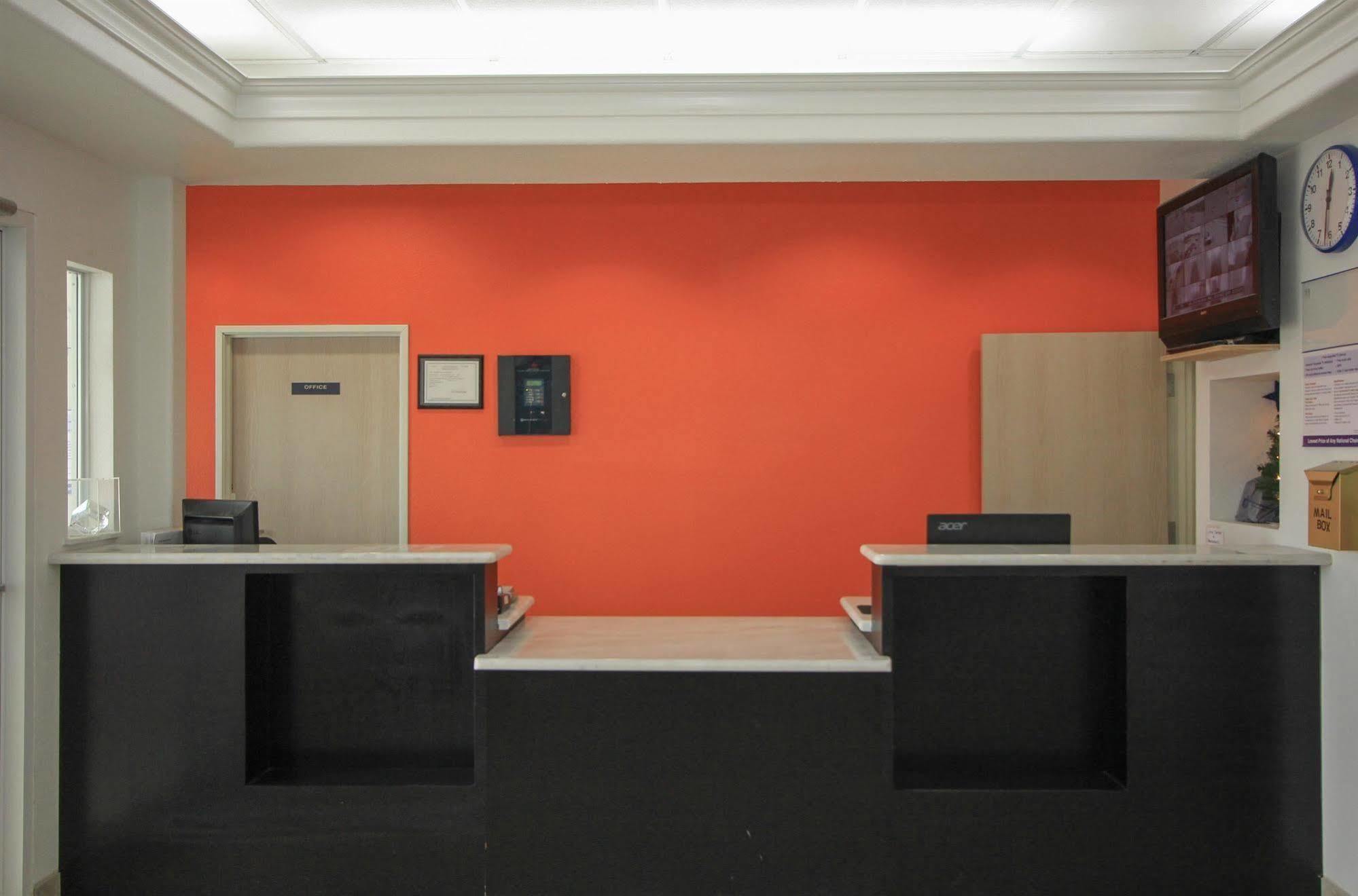 Motel 6-San Antonio, Tx - Downtown - Alamo Dome Bagian luar foto